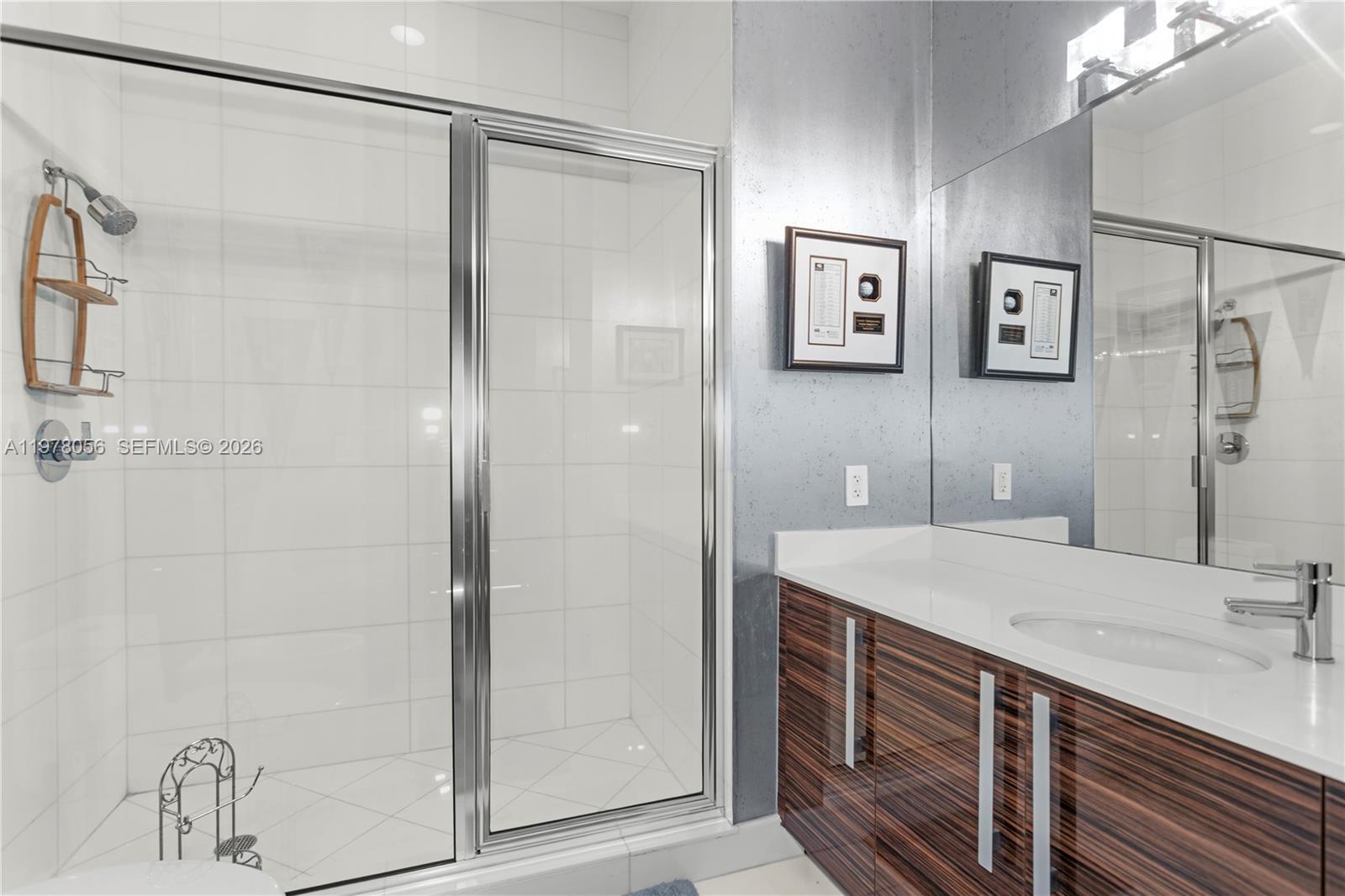 PARAMOUNT BAY CONDO - Residential