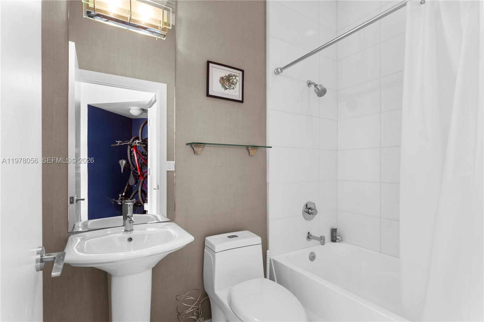 PARAMOUNT BAY CONDO - Residential