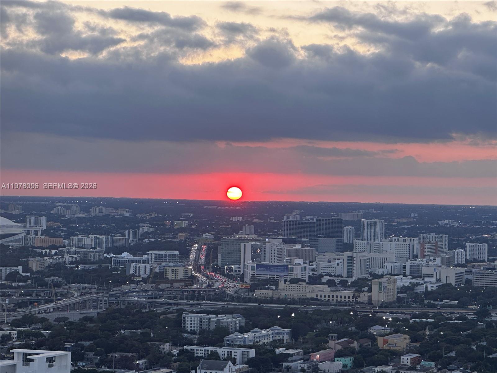 PARAMOUNT BAY CONDO - Residential