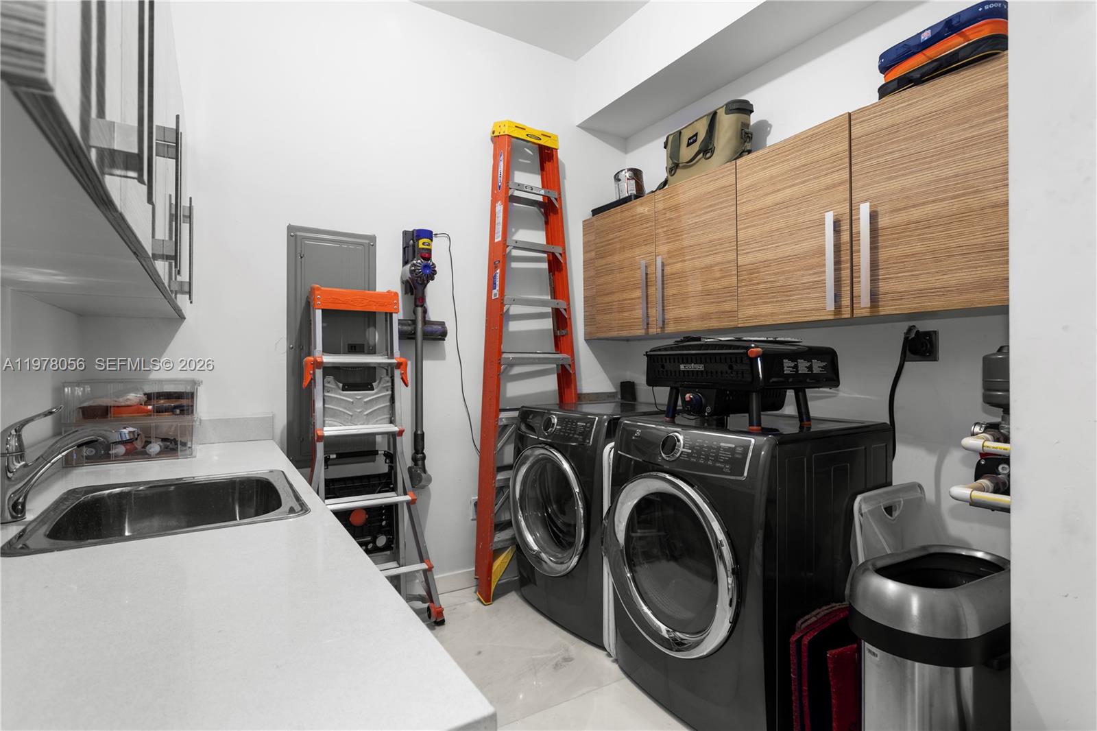 PARAMOUNT BAY CONDO - Residential