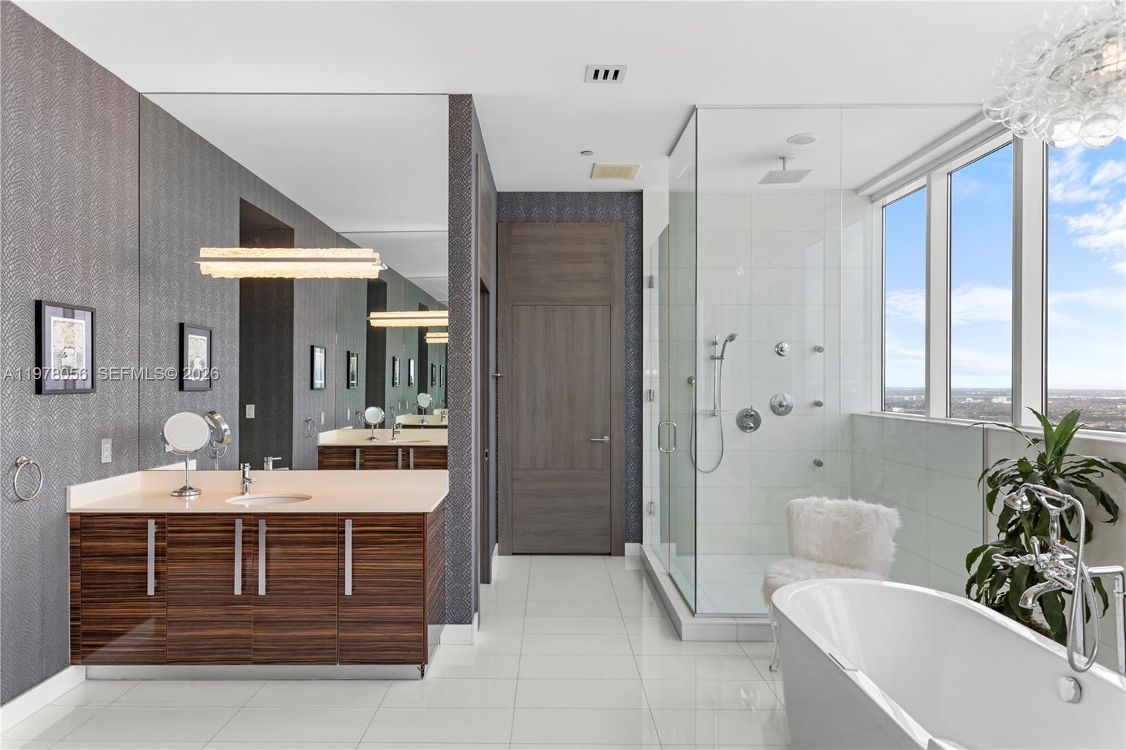 PARAMOUNT BAY CONDO - Residential