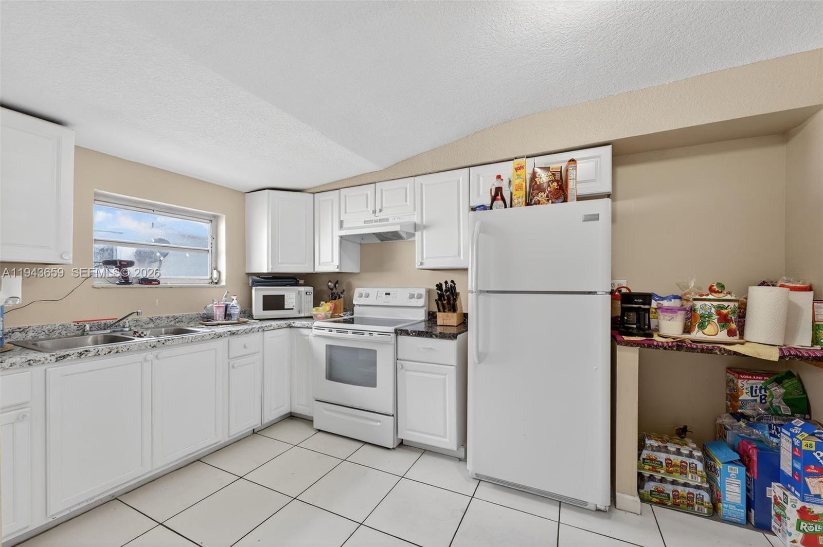 PLAZA ESTATES 3RD SEC - Residential