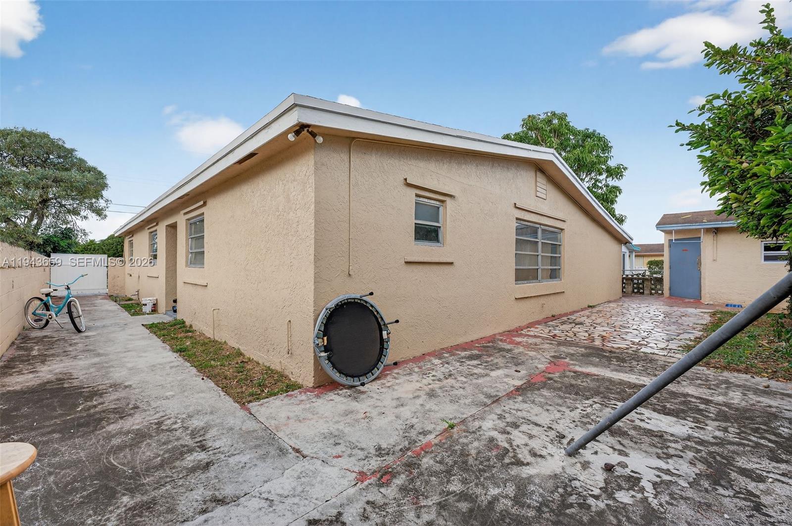 PLAZA ESTATES 3RD SEC - Residential