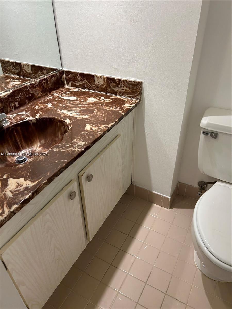 BRICKELL PLACE PHASE II C - Residential Lease