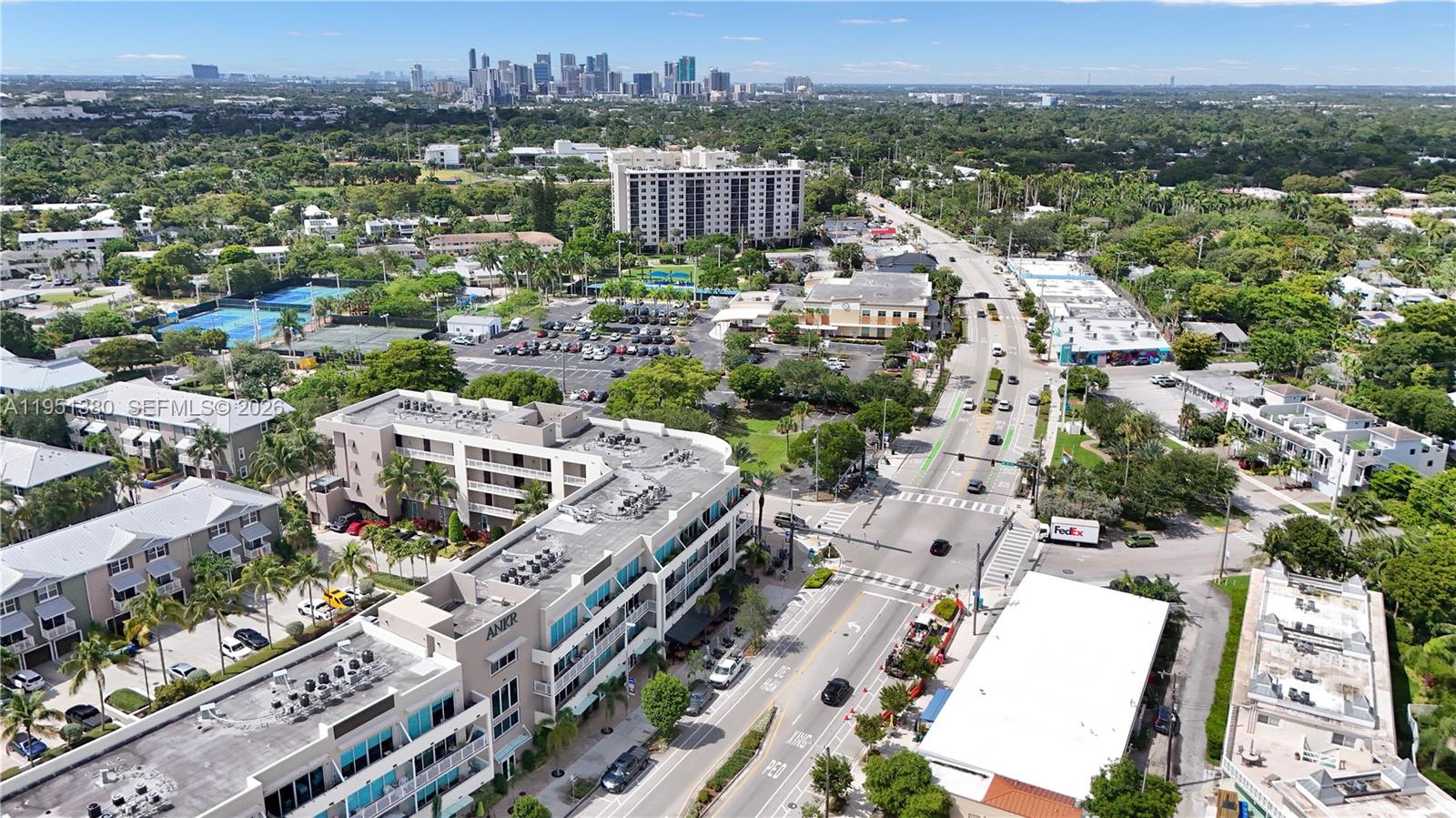 TROPICAL MANORS - Residential
