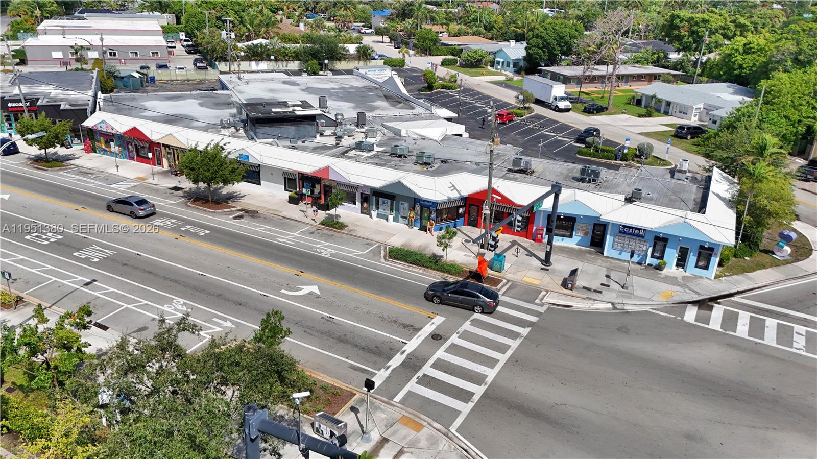 TROPICAL MANORS - Residential