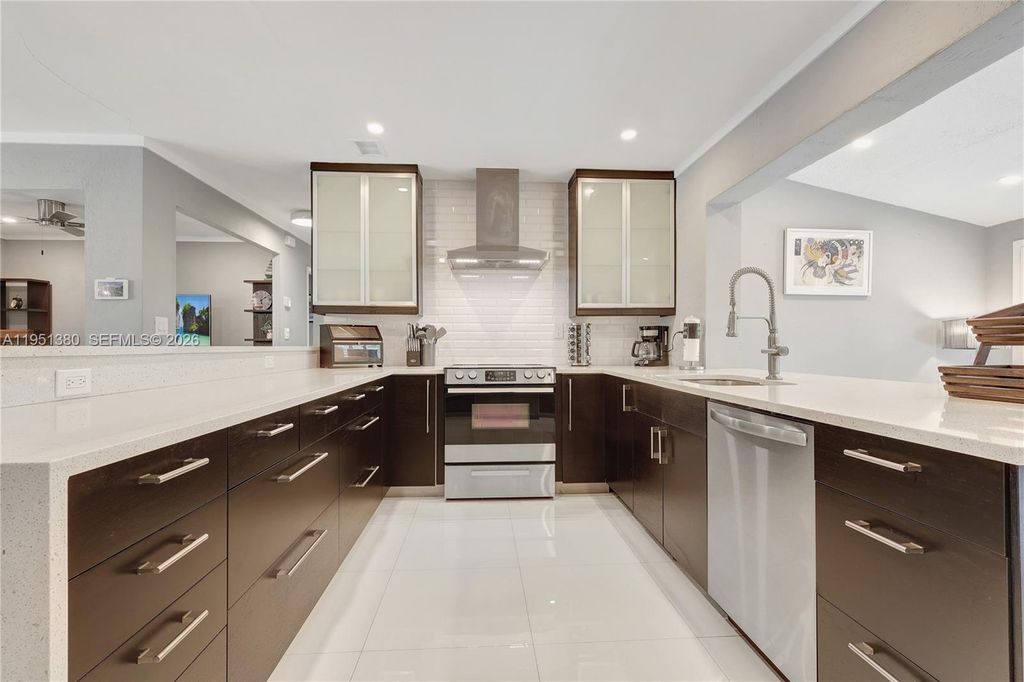 Photo of 424 NE 27th Dr, Wilton Manors, FL 33334 (MLS # A11951380)