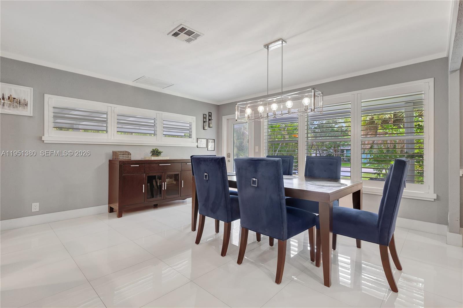 TROPICAL MANORS - Residential