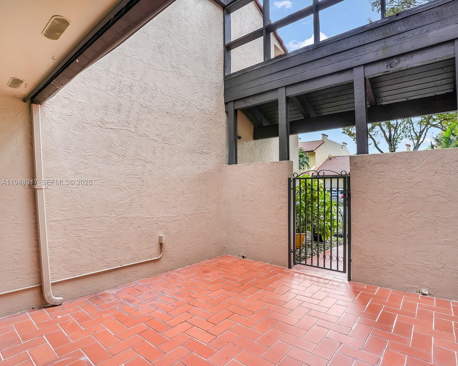 COSTA DEL SOL CONDO H - Residential