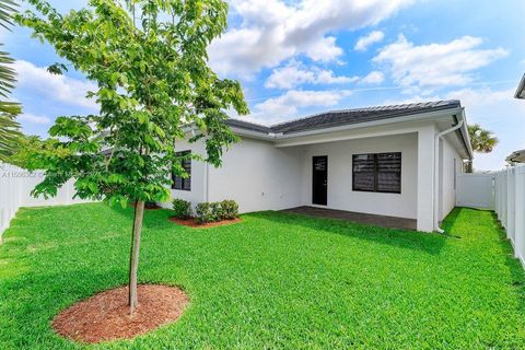 Single Family Residence in Miramar FL 4176 175th Ter Ter 2.jpg