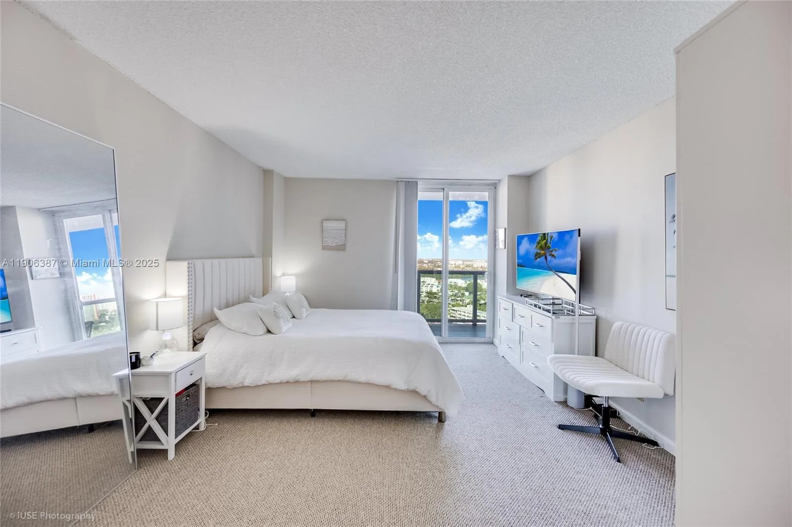 Sunny Isles Beach, Florida 33160, United States, 1 Bedroom Bedrooms, ,2 BathroomsBathrooms,Residential,Active,237504