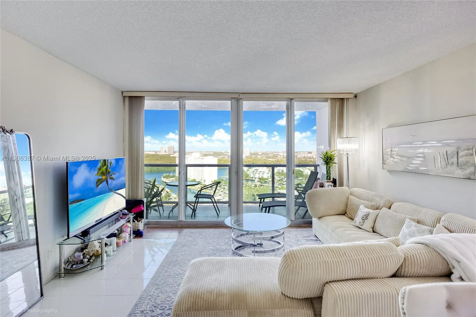 Sunny Isles Beach, Florida 33160, United States, 1 Bedroom Bedrooms, ,2 BathroomsBathrooms,Residential,Active,237504