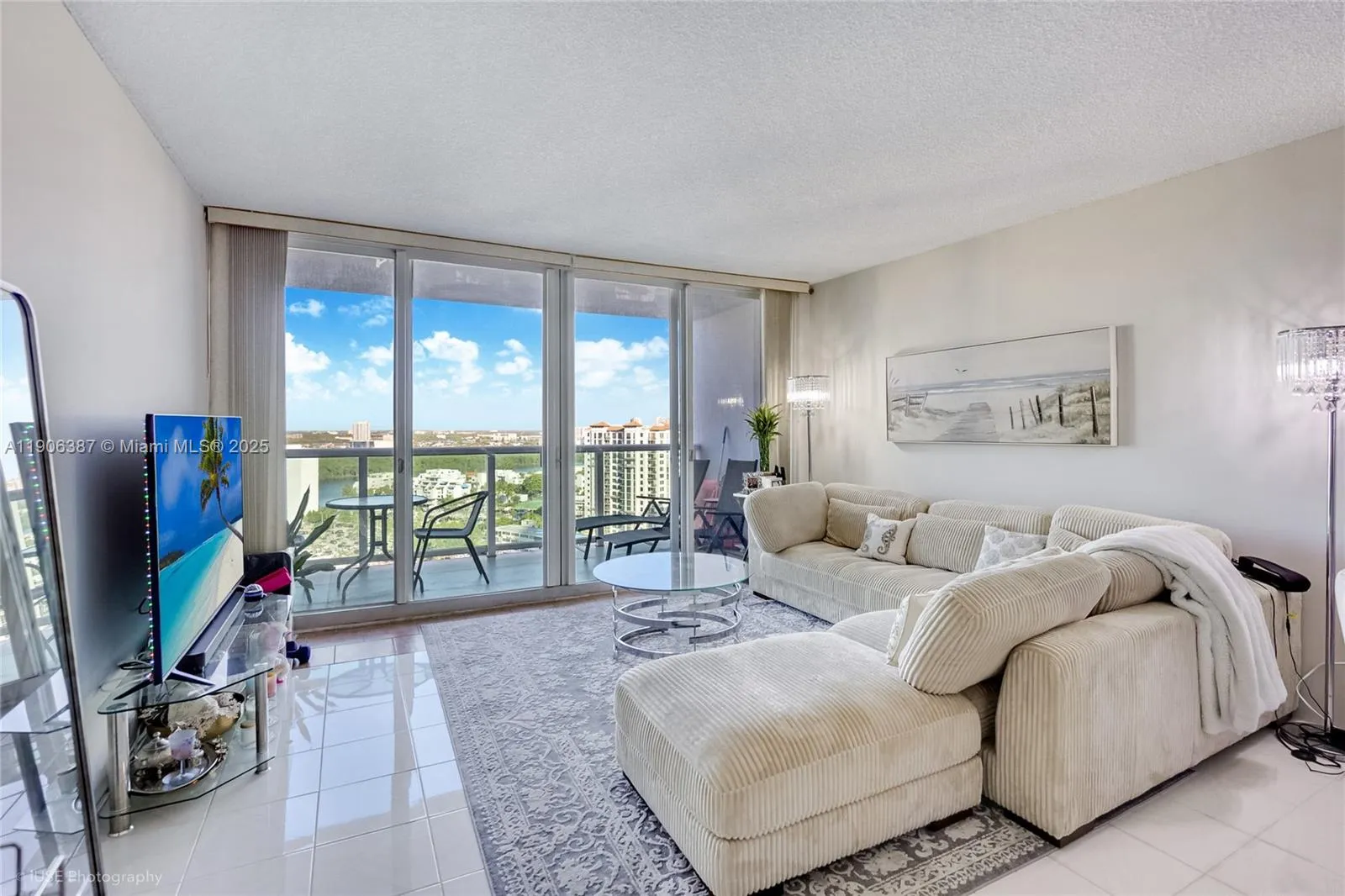 Sunny Isles Beach, Florida 33160, United States, 1 Bedroom Bedrooms, ,2 BathroomsBathrooms,Residential,Active,237504