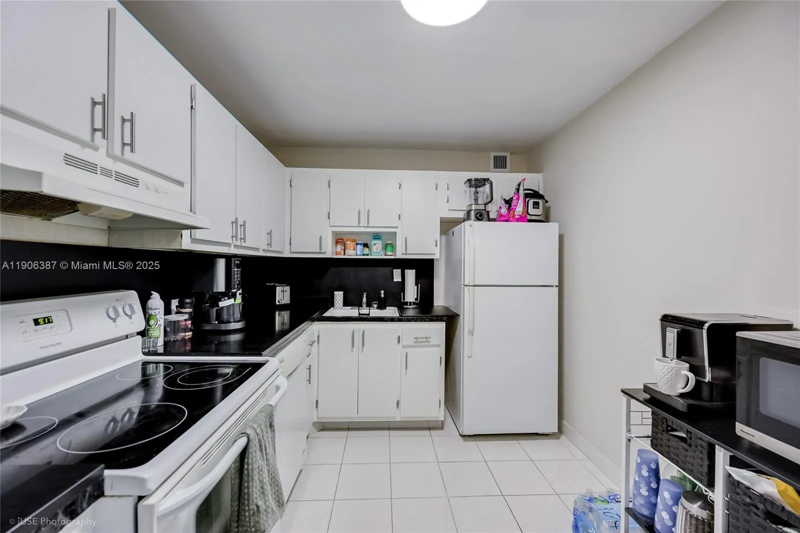 Sunny Isles Beach, Florida 33160, United States, 1 Bedroom Bedrooms, ,2 BathroomsBathrooms,Residential,Active,237504