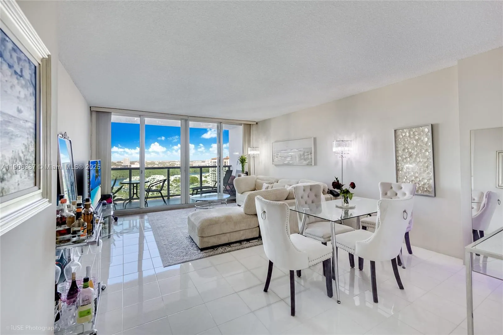 Sunny Isles Beach, Florida 33160, United States, 1 Bedroom Bedrooms, ,2 BathroomsBathrooms,Residential,Active,237504