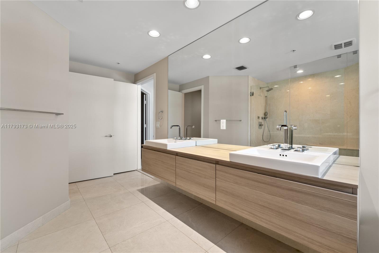 MARINA PALMS RESIDENCES N - Residential