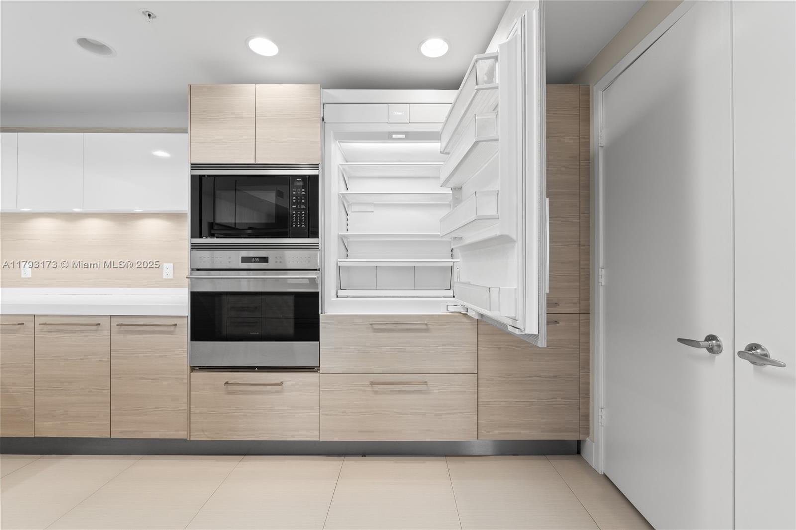 MARINA PALMS RESIDENCES N - Residential