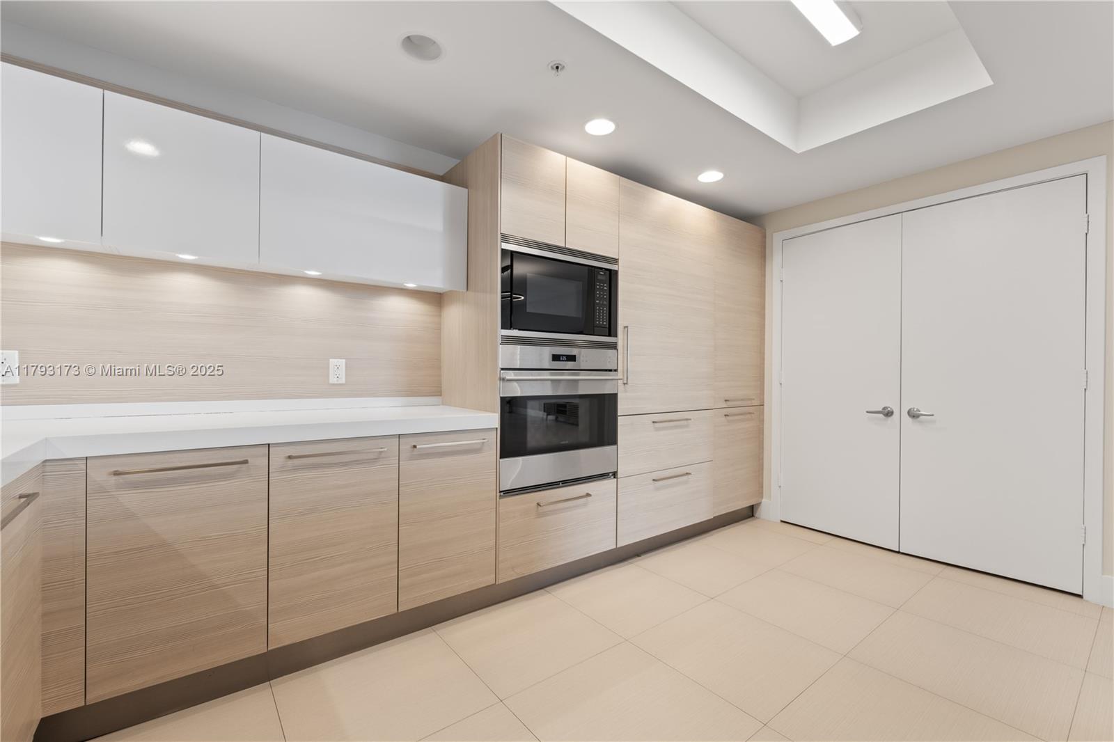 MARINA PALMS RESIDENCES N - Residential