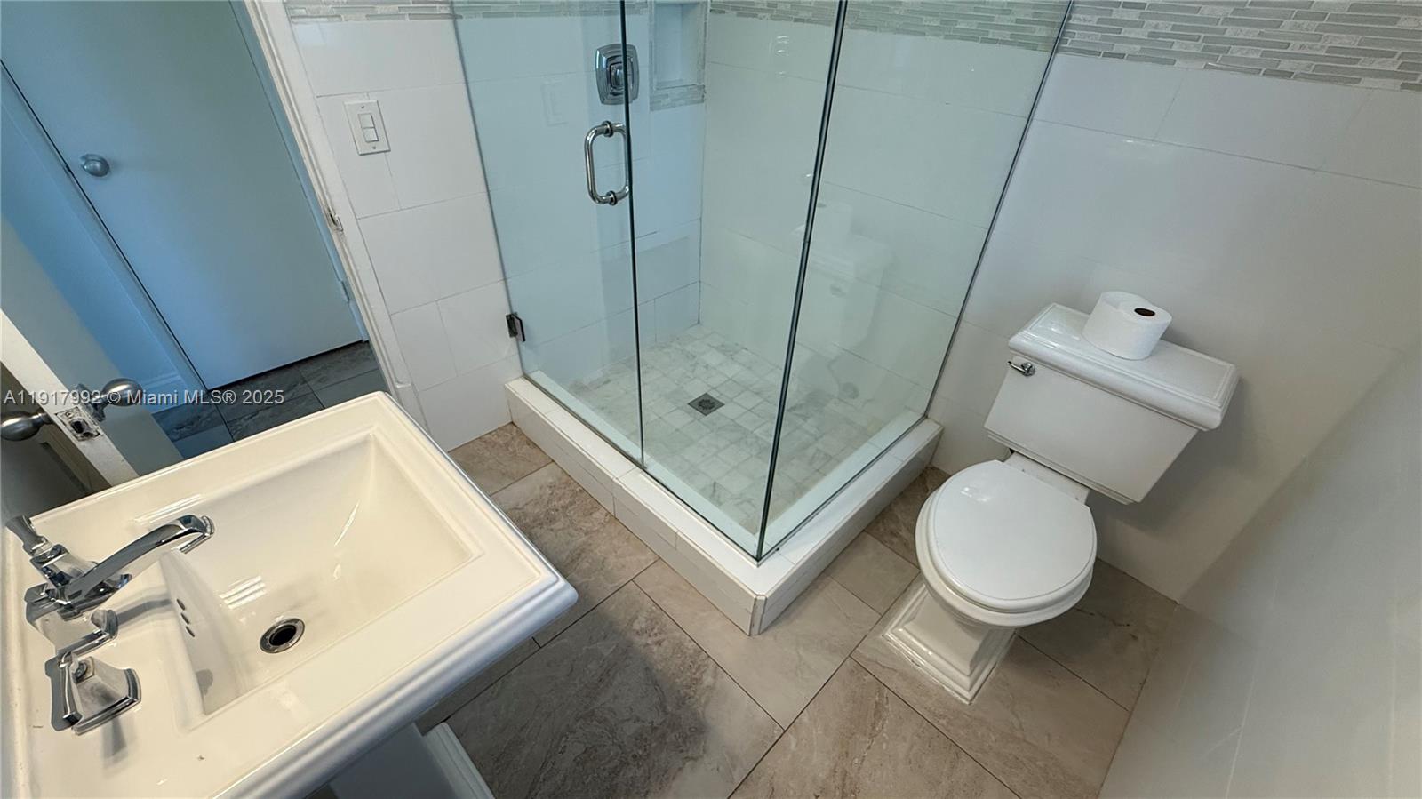 NORTH HOLLYWOOD - Residential Lease