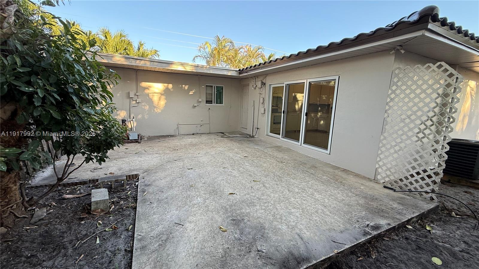 NORTH HOLLYWOOD - Residential Lease