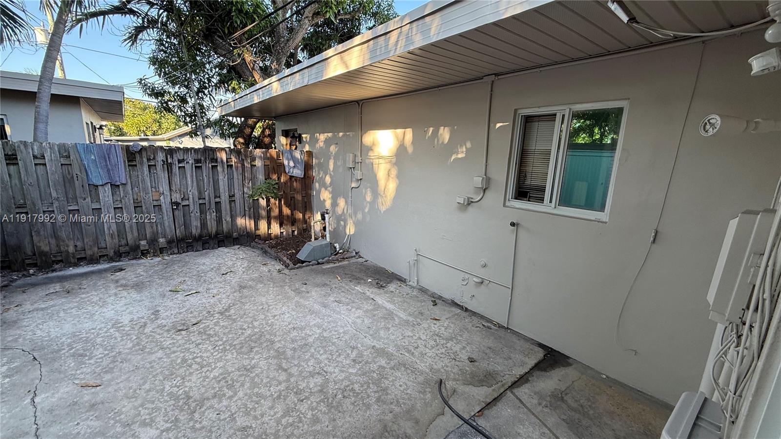 NORTH HOLLYWOOD - Residential Lease