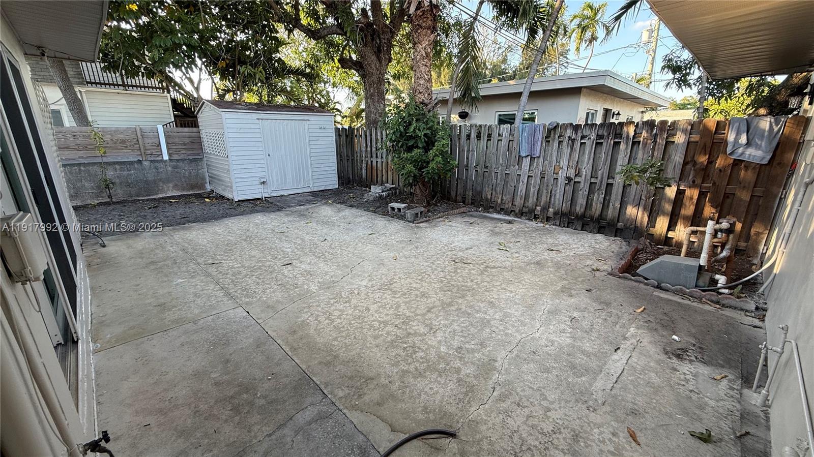 NORTH HOLLYWOOD - Residential Lease