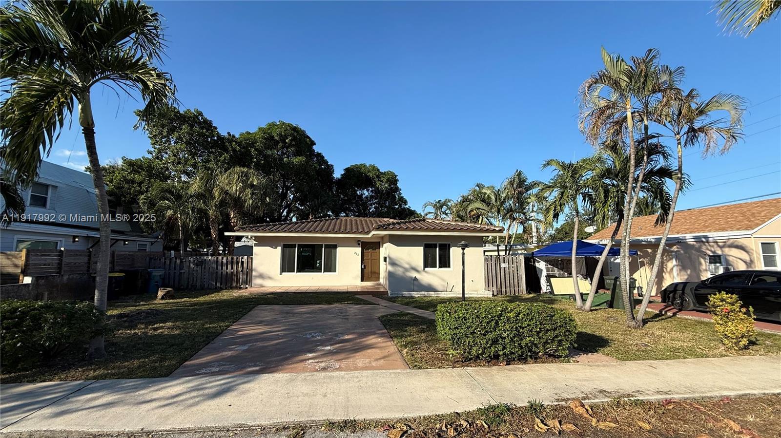 NORTH HOLLYWOOD - Residential Lease