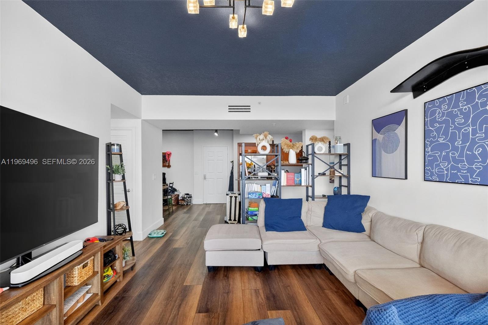 PUERTA DE PALMAS CONDO - Residential