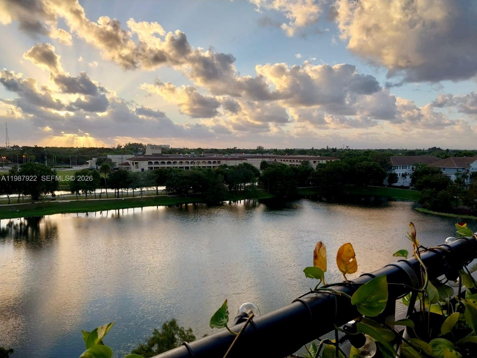 VIZCAYA LAKES CONDO - Residential Lease