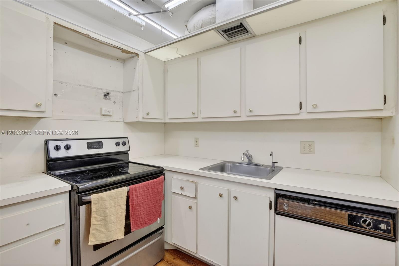 NEW HAMPTON AT CENTURY VI - Residential