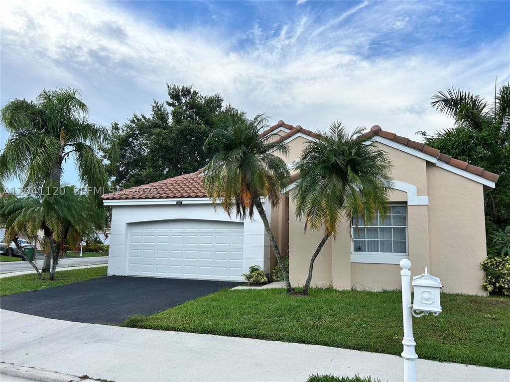 Photo of 286 Bridgeton Way, Weston, FL 33326 (MLS # A12041120)
