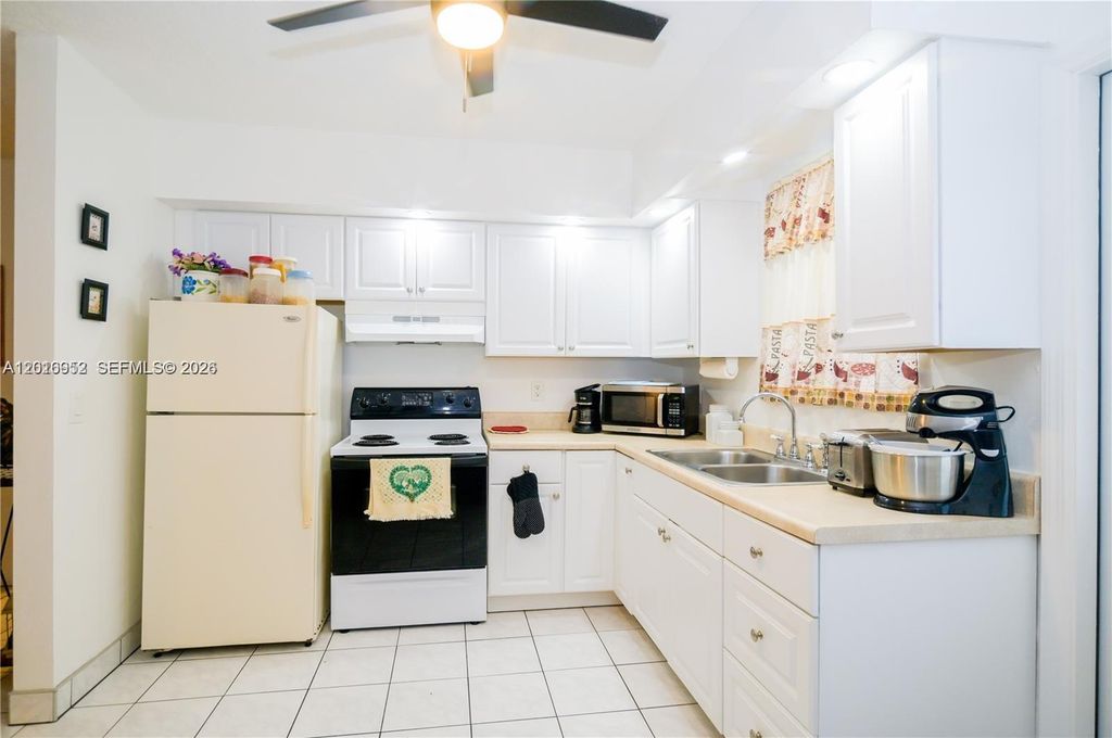 Photo of 1716 N 16th Ct #1, Hollywood, FL 33020 (MLS # A12016952)