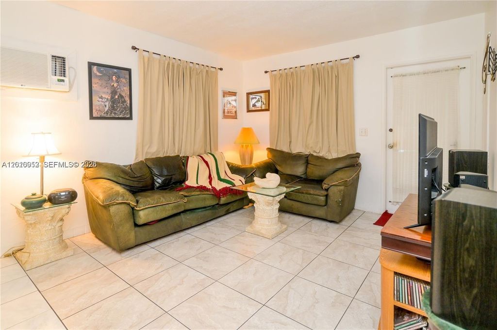 Photo of 1716 N 16th Ct #1, Hollywood, FL 33020 (MLS # A12016952)