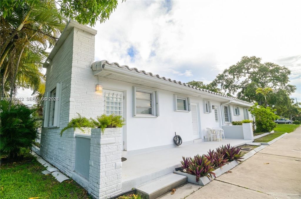 Photo of 1716 N 16th Ct #1, Hollywood, FL 33020 (MLS # A12016952)