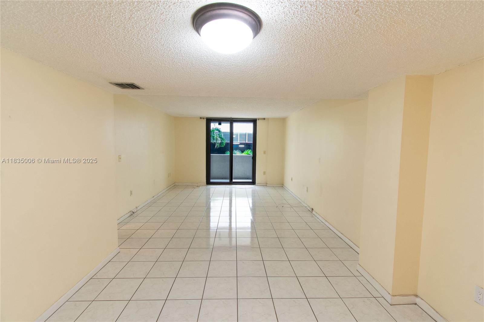 1621 Collins Ave 210