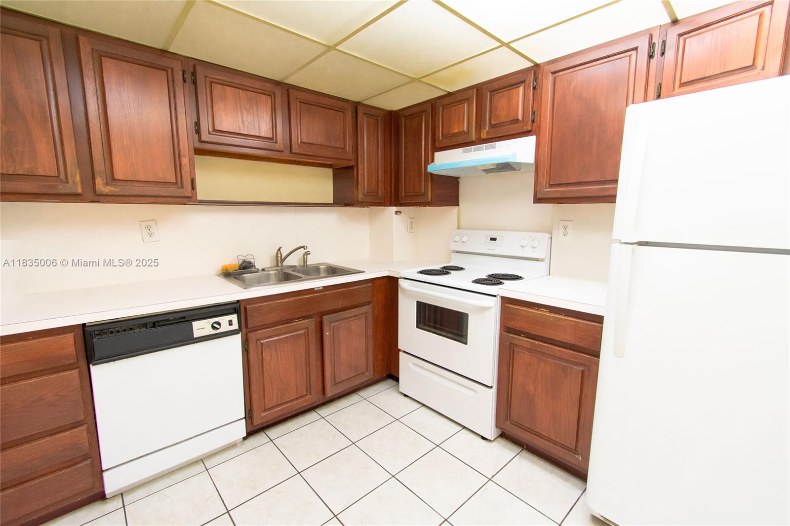 1621 Collins Ave 210