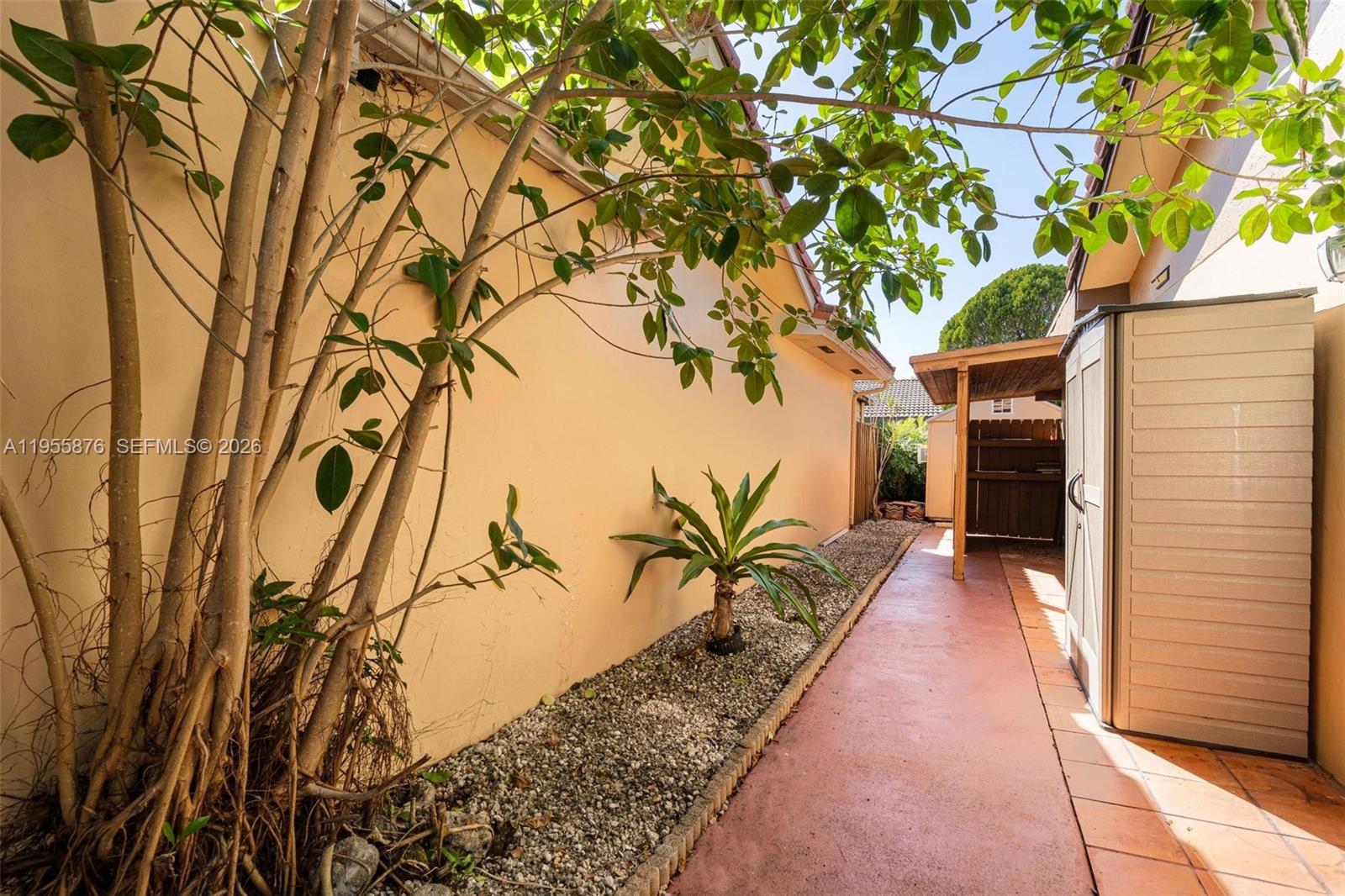 CHESTNUT WOODS - Residential