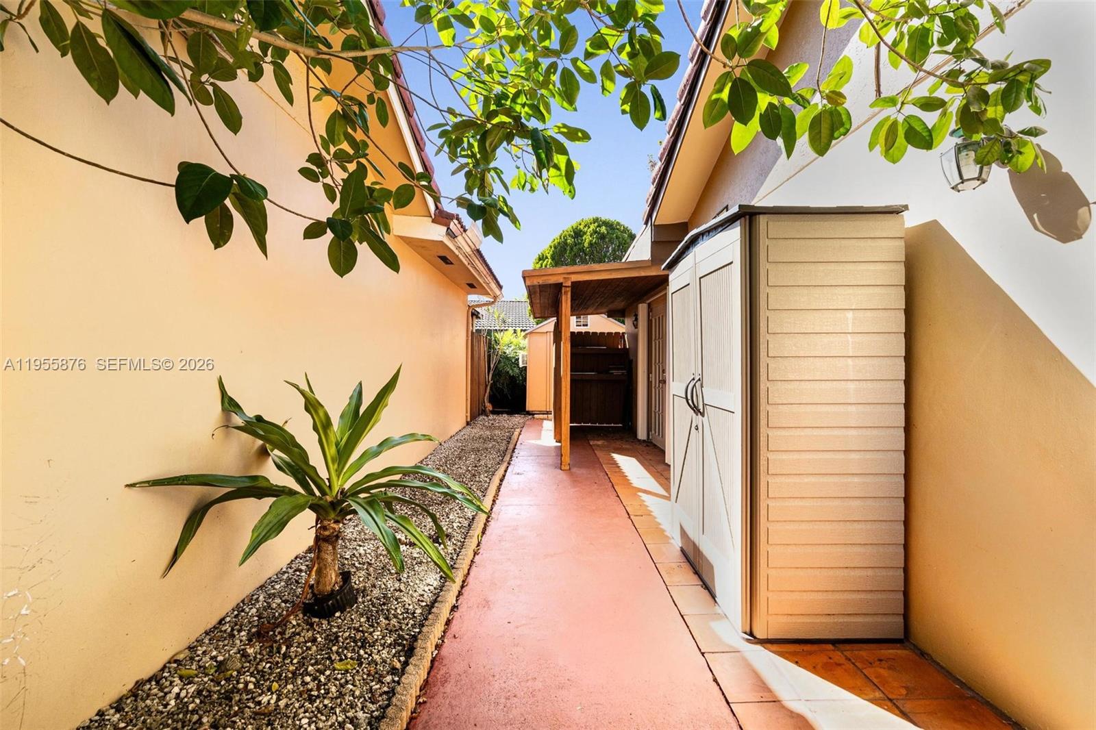 CHESTNUT WOODS - Residential