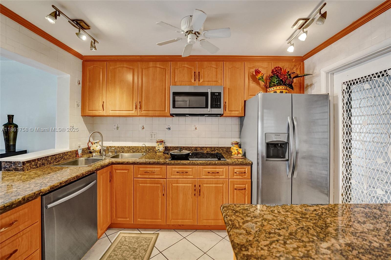 ISLE OF PARADISE CO-OP F - Residential