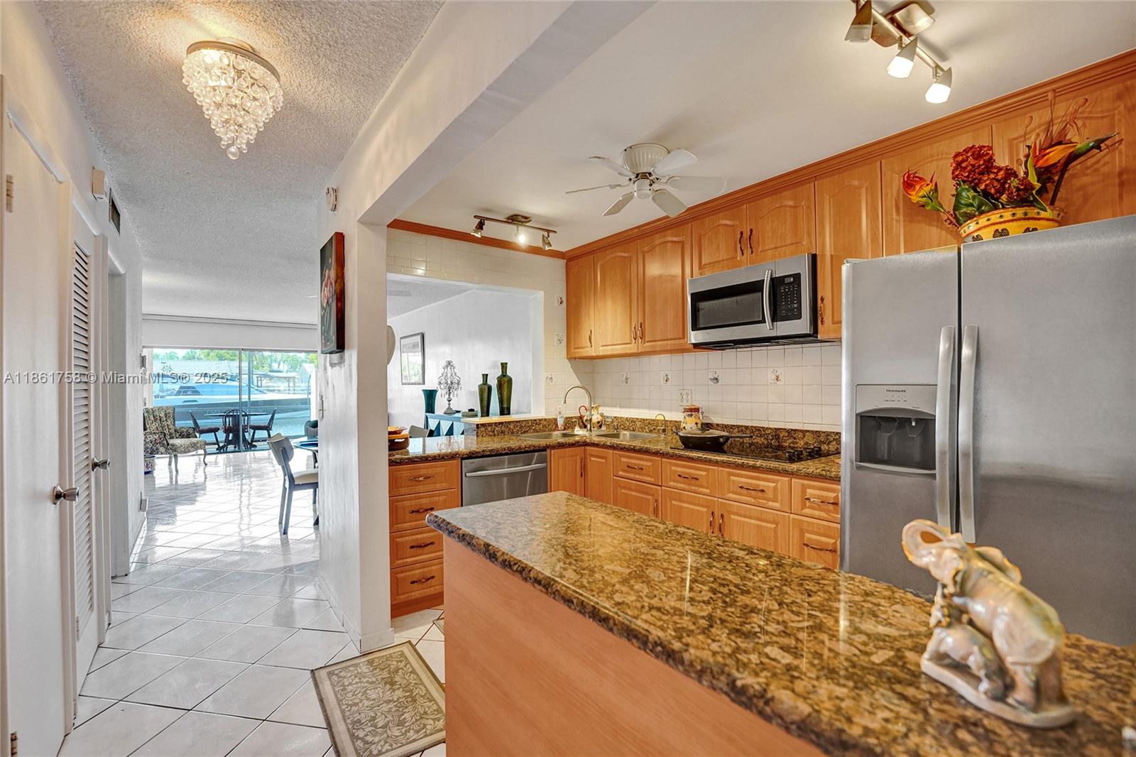 455 Paradise Isle Blvd 104