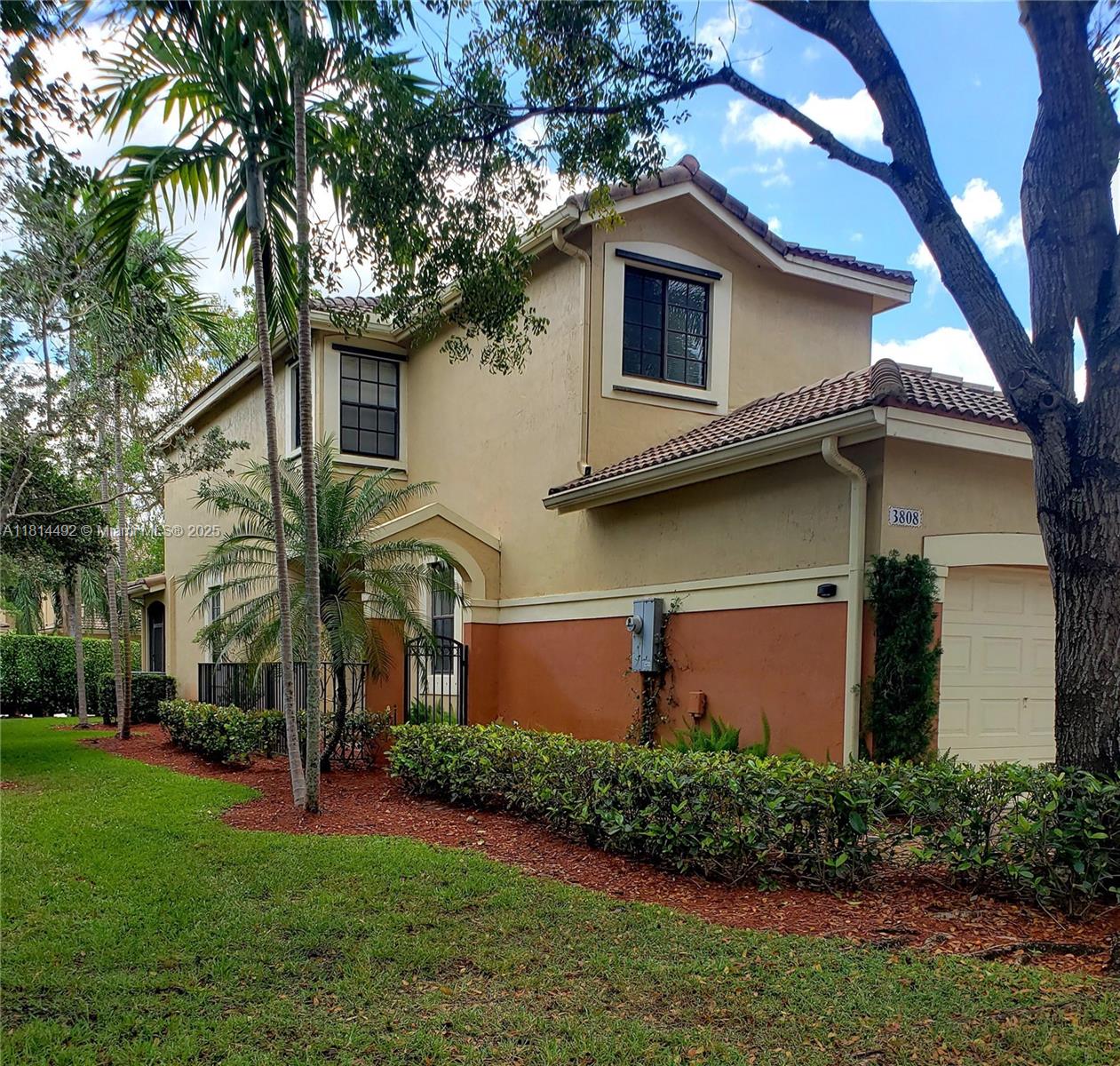 Rental Property at 3808 Tree Top Dr 3808, Weston, Broward County, Florida - Bedrooms: 3 
Bathrooms: 3  - $3,900 MO.