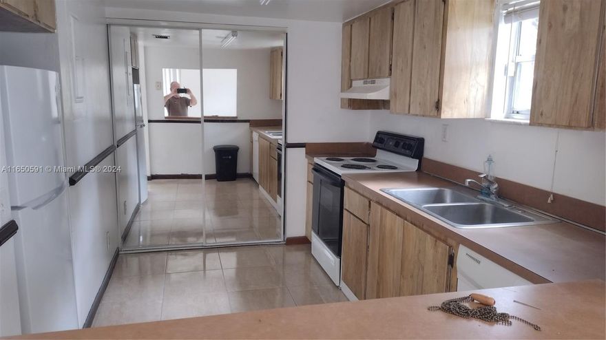 Great Townhome in center city Davie