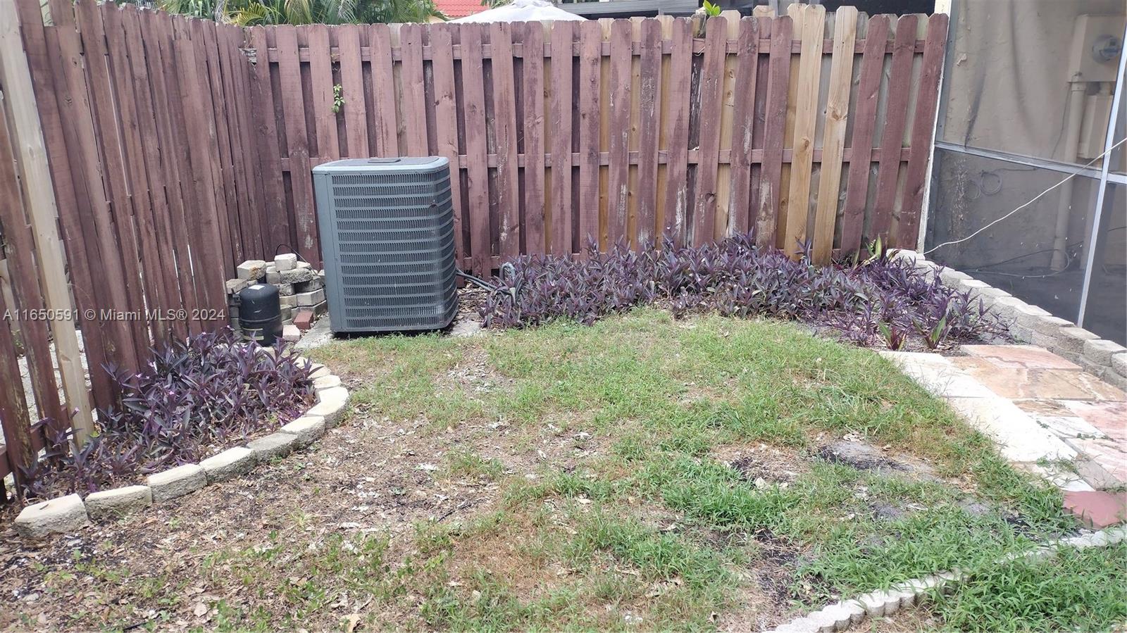 BRENTWOOD WEST TOWNHOUSES - Residential Lease