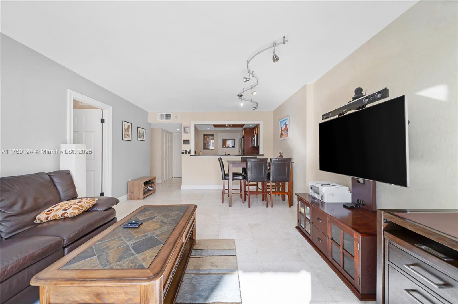 Property for Sale at 465 Ocean Dr 407, Miami Beach, Miami-Dade County, Florida - Bedrooms: 1 
Bathrooms: 1  - $429,000