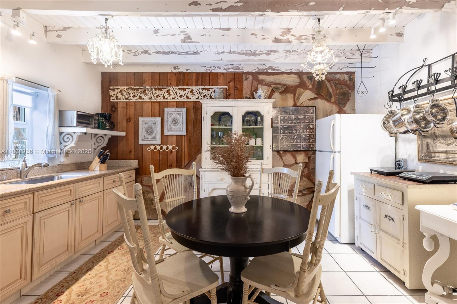 TROPICO ESTATES - Residential