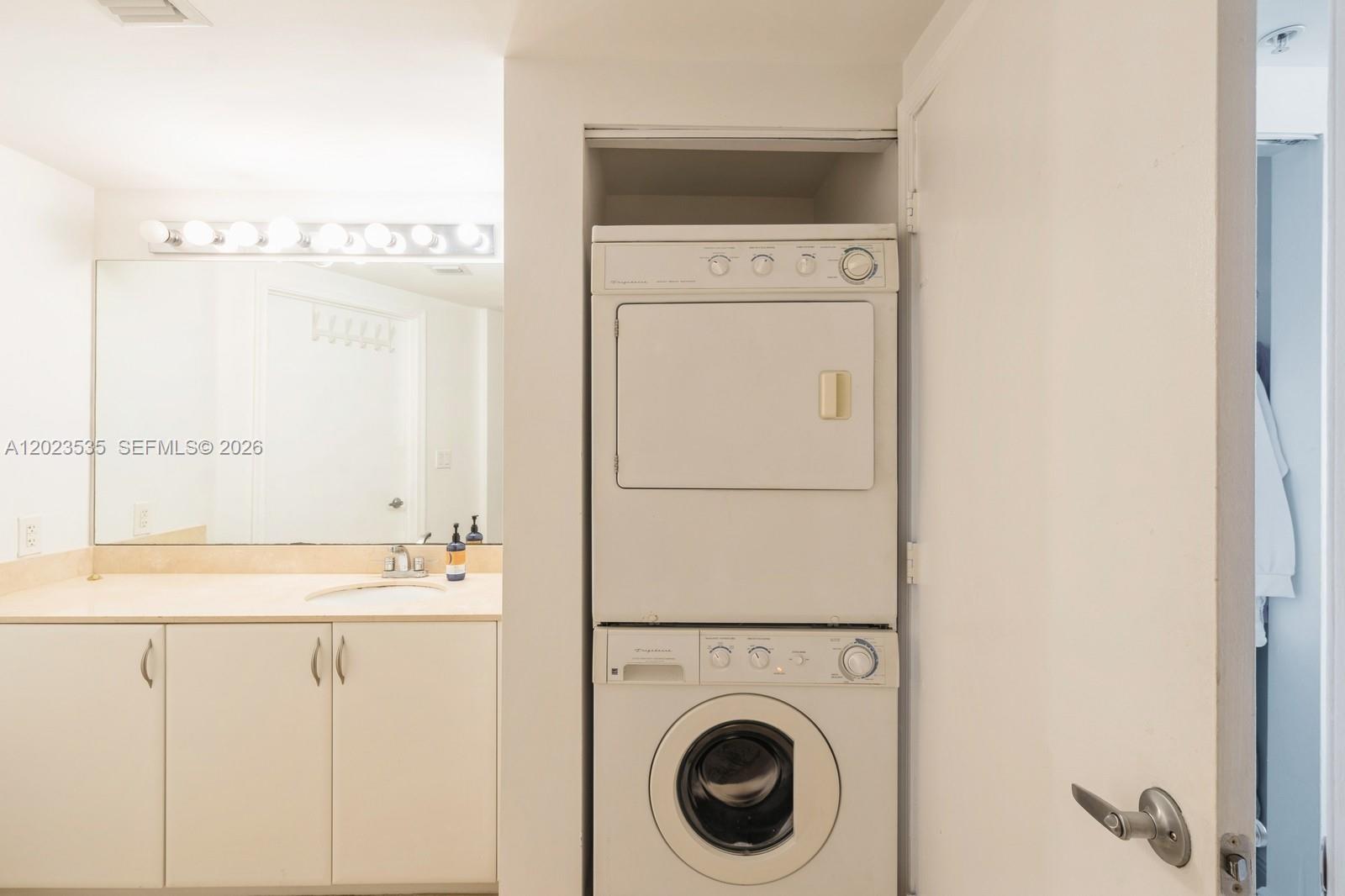 OPERA TOWER CONDO - Residential