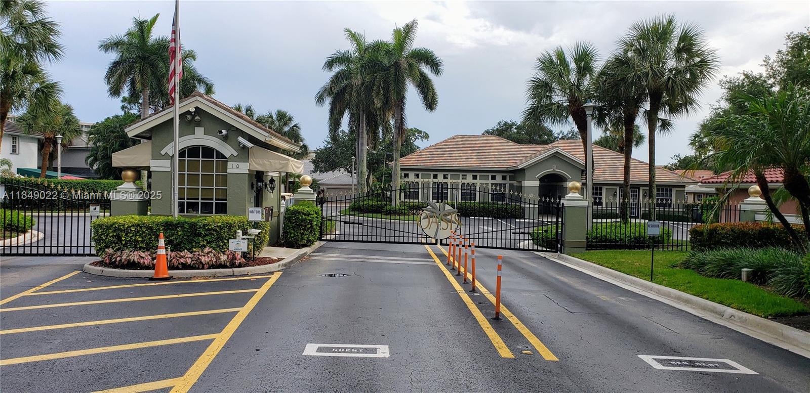 LARGE 2 STORY HOME IN A CORNER LOT WITH 3 BEDROOM, 2,5 BATHROOM AND 2 CAR CARAGE IN DESIRABLE "OASIS" GATED QUIET COMMUNITY. KITCHEN HAS SS APPLIANCES, QUARTZ COUNTERTOP AND ISLAND. WASHER/DRYER ON THE 1ST FLOOR. LARGE LIVING SPACE, HUGE MASTER SUITE WITH HIS & HERS SINK, GARDEN TUB AND WALK IN SHOWER. ALL BEDROOMS ARE ON THE 2ND FLOOR. ACCORDION SHUTTERS THROUGHOUT. CABLE TV/INTERNET/LAWN MAINTENANCE/ALL AMENITIES INCLUDED.
COMMUNITY HAS HEATED POOL, HOT TUB,GYM, CLUB HOUSE, LIBRARY.
NO MINIMUM CREDIT REQUIRED.