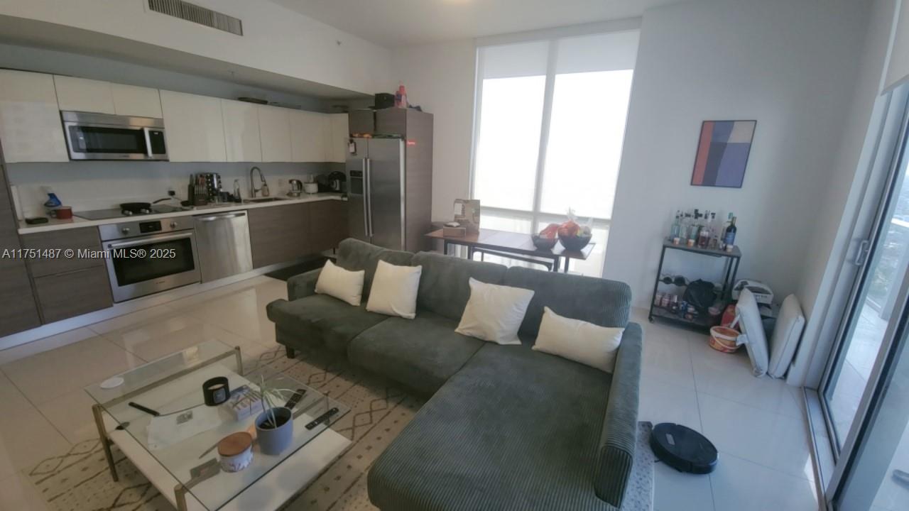 1010 SW 2nd Ave LPH05