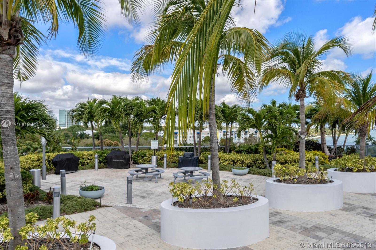 BLUE CONDO - Residential Lease