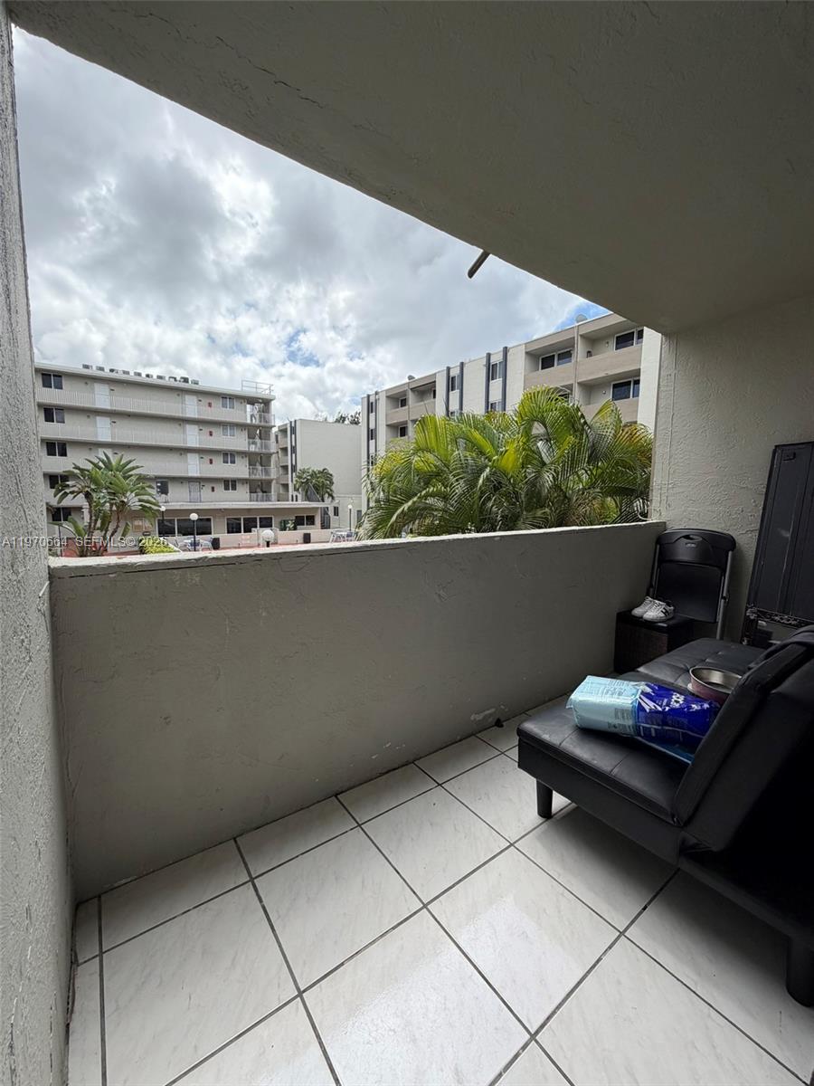 SAMARI LAKE EAST CONDO - Residential